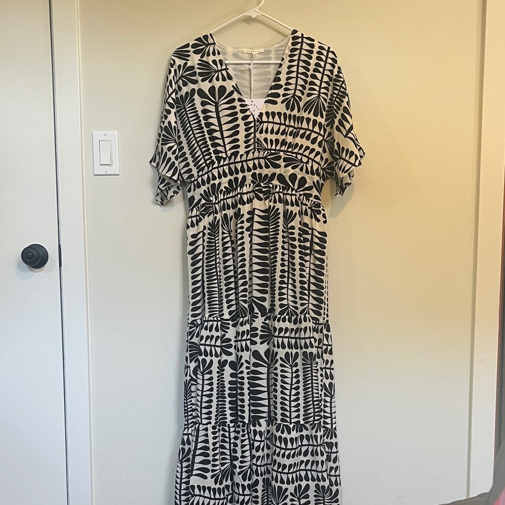 Elegant Black and White Patterned Maxi Dress